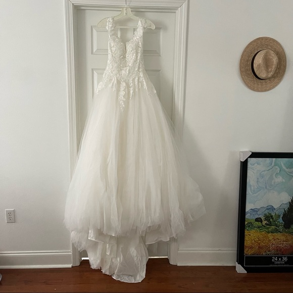 Kleinfeld wedding dress - Cathrine off the shoulder - Picture 10 of 11